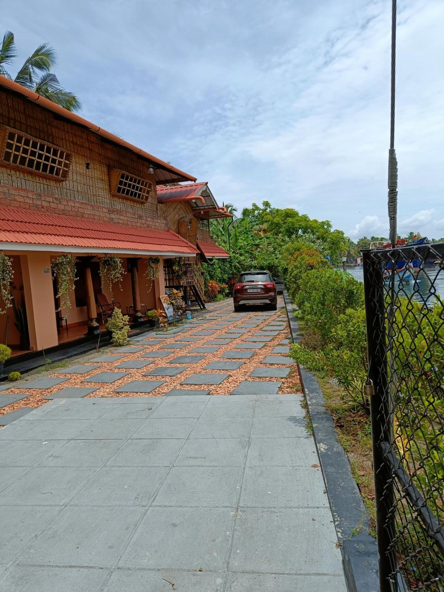 Canalview Private Cottage Azhikkal Ayiram Thengu Panmana Eksteriør bilde